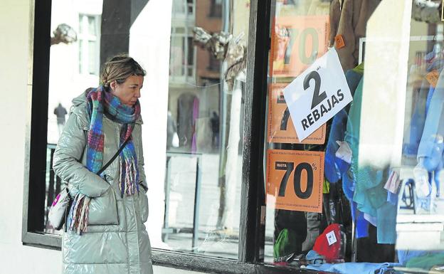 La UCE advierte de que solo uno de cada tres comercios cumplen la normativa en rebajas