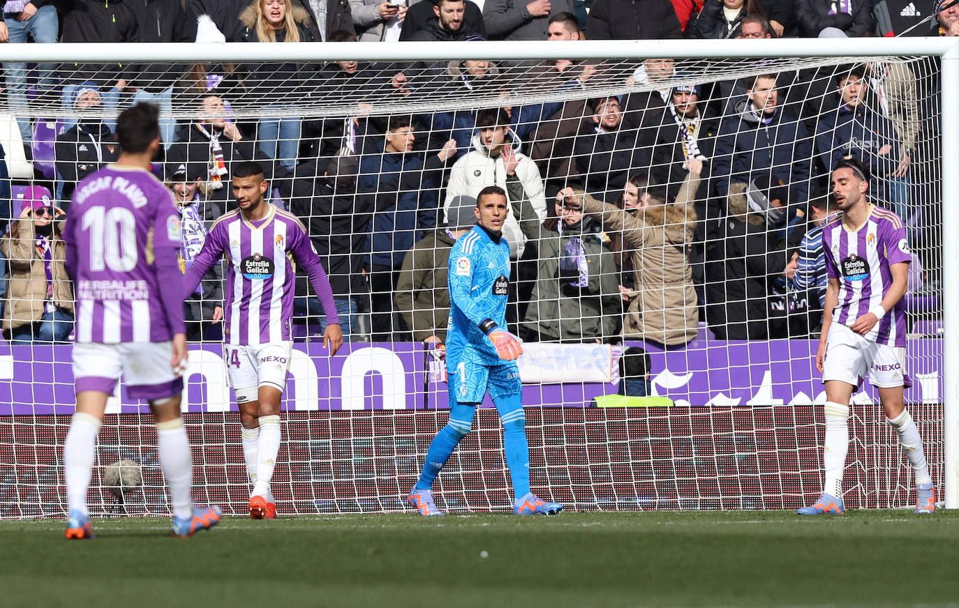 El partido entre el Real Valladolid y el Valencia, en imágenes (2/2)