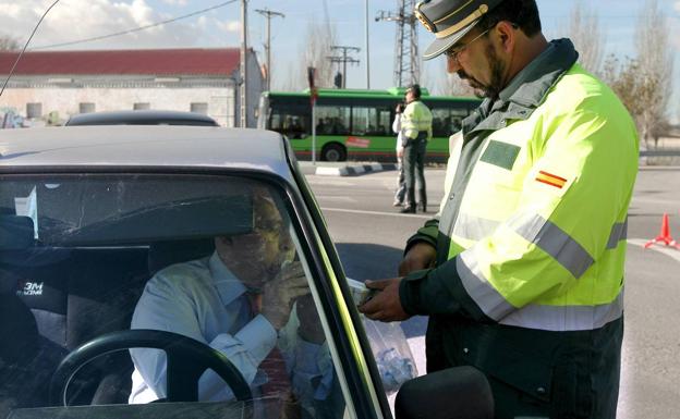 La DGT explica los factores que más influyen en la tasa de alcoholemia