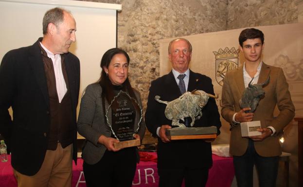 La peña El Encierro reúne a Manuel Diosleguarde y a la cirujana que le salvó la vida