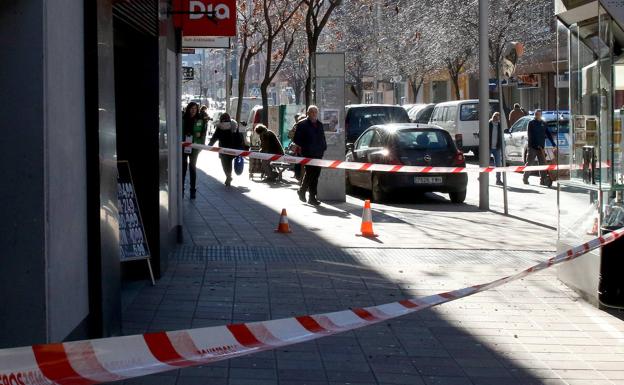 El desprendimiento de una cornisa obliga a acordonar parte de José Zorrilla
