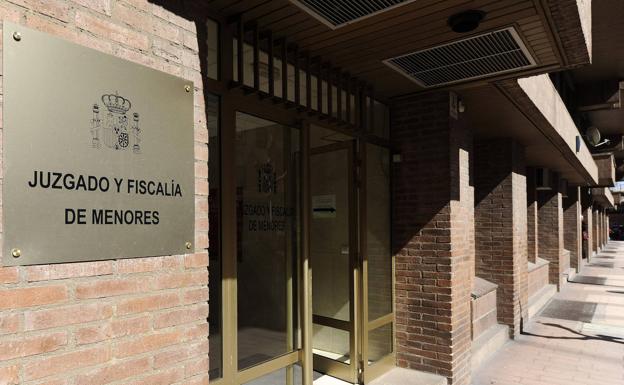 Investigan la denuncia de un padre con discapacidad por insultos a él y sus hijos en el colegio