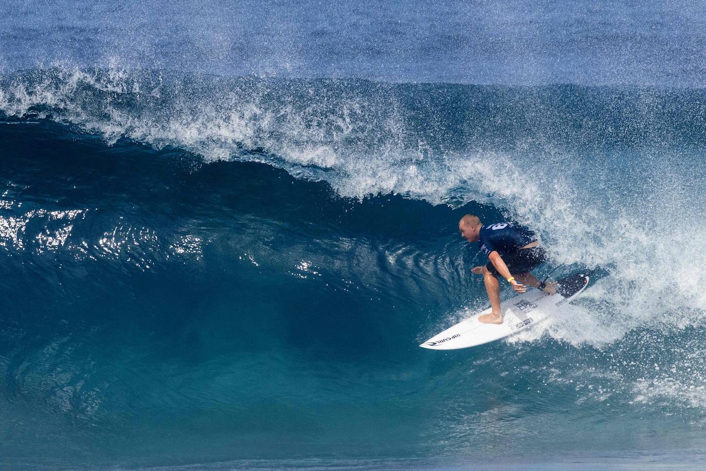 Las espectaculares imágenes de los surfistas durante la Billabong Pipeline de Hawaii