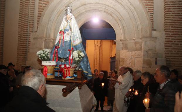 El barrio de San Andrés de Cuéllar vive la fiesta de Las Candelas
