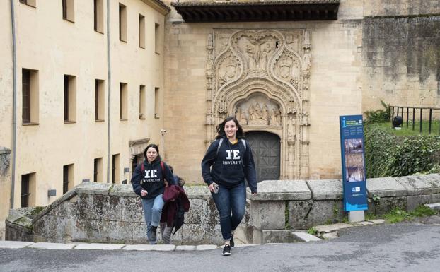 IE University adoptará medidas contra los estudiantes que agredieron a seis policías