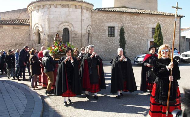 Las mujeres de Íscar festejan de forma adelantada a Santa Águeda