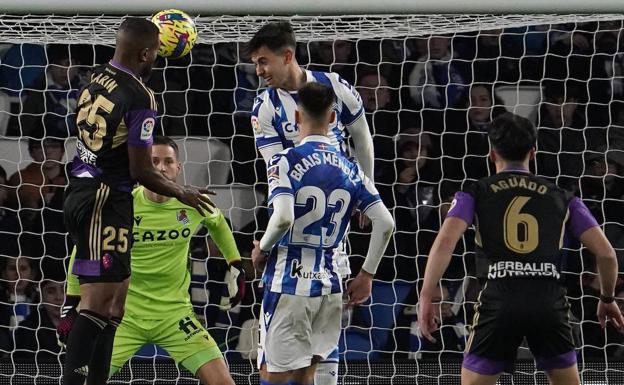 Cyle Larin guía al Valladolid hacia la segunda victoria consecutiva