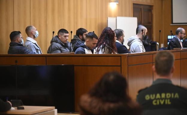 27 años de prisión para ocho encausados por vender droga junto a institutos