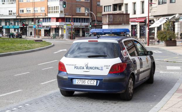 Detenido por golpear y meter a su pareja a la fuerza en un coche en Valladolid