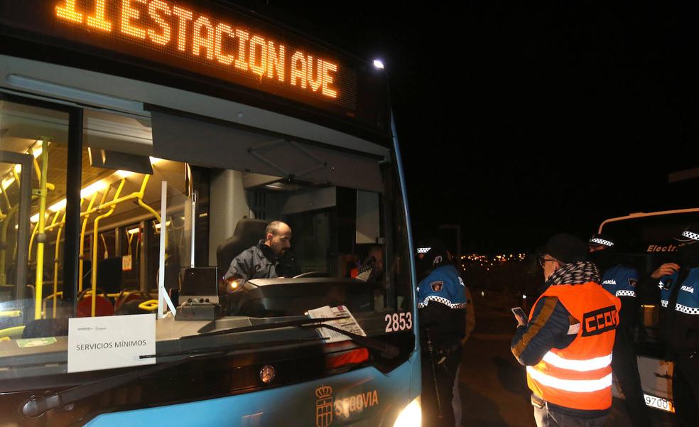 Un vehículo retrasa el trayecto del autobús al AVE y 35 pasajeros pierden el tren