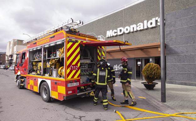 Un incendio en una cocina obliga a evacuar un centro comercial de Ávila