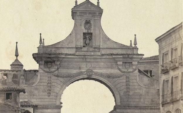 La Puerta del Campo o Arco de Santiago