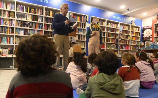 Los niños de Valladolid celebraron el cumpleaños de Renata con su creador Ramón García