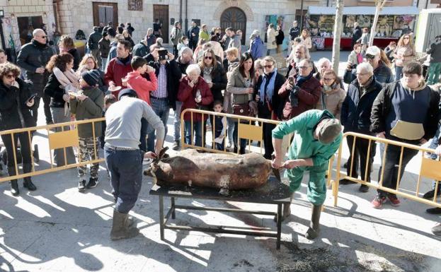 Simancas pone en valor su tradición con la Fiesta de la Matanza del cerdo