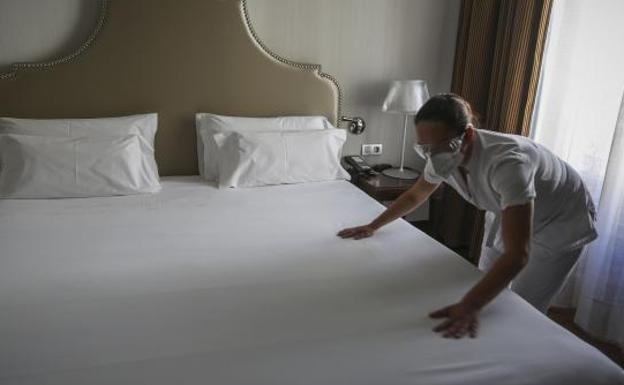 La subida del SMI a 1.080 euros lo sitúa a 400 del salario medio regional