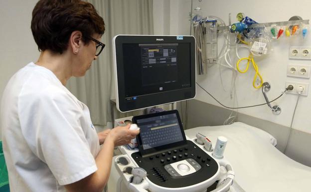 Nueve de cada diez pruebas pendientes en Radiología del hospital son ecografías