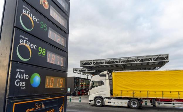 La subida de los carburantes anula la bajada de la cesta de la compra
