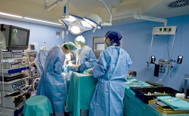 Castilla y León tiene la plantilla de anestesistas más envejecida de España