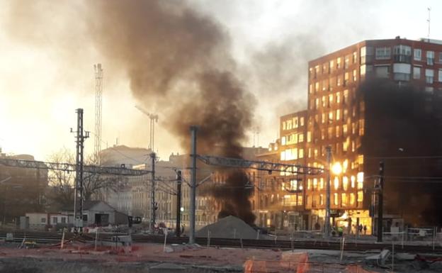 Arde una máquina elevadora en las obras del túnel de Panaderos