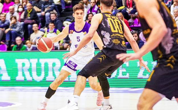 Pablo Martín, canterano del Real Valladolid Baloncesto, baja indefinida