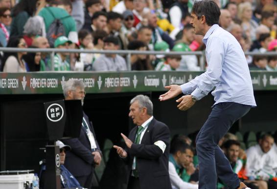 Pacheta se va «orgulloso» del Villamarín por haberle jugado «de tú a tú» al Betis