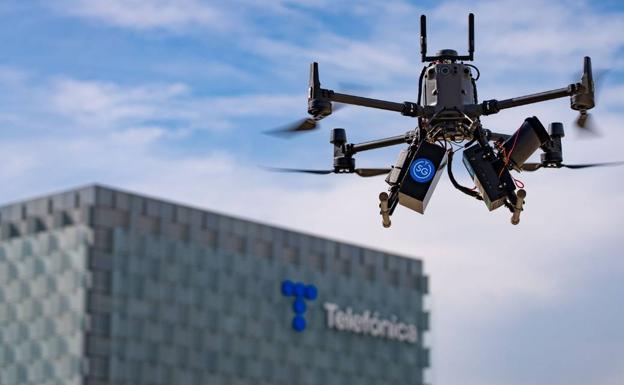 Telefónica hace realidad la comunicación 5G entre drones y la Smart City para la entrega de paquetería