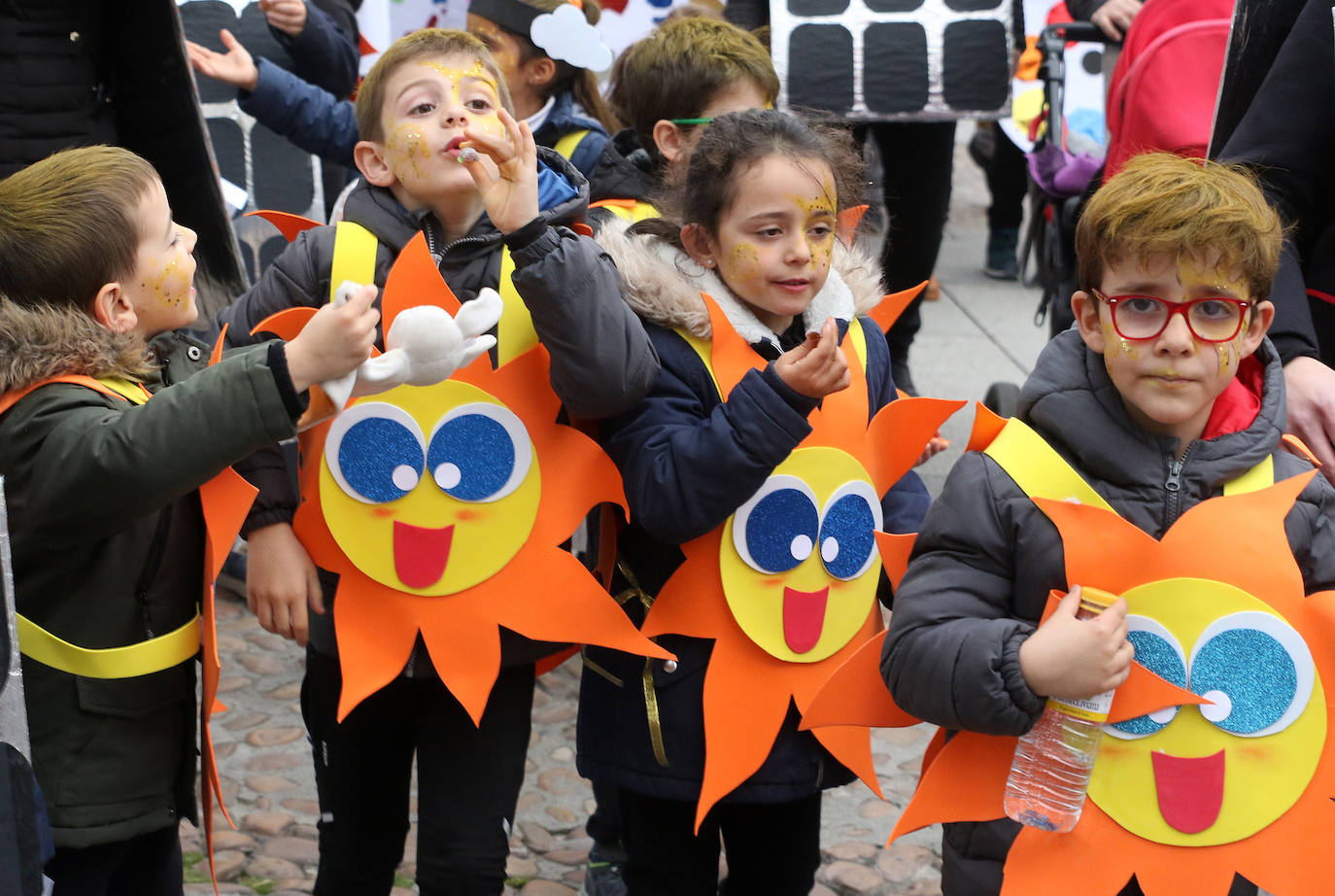 Estallido de color en el carnaval infantil de Segovia