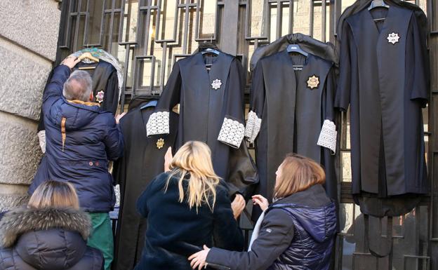 La huelga de letrados provoca la retención de dos millones de euros en las arcas judiciales