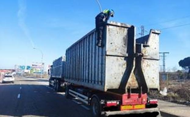 La campaña de la Policía Local en camiones y autobuses concluye con 122 denuncias
