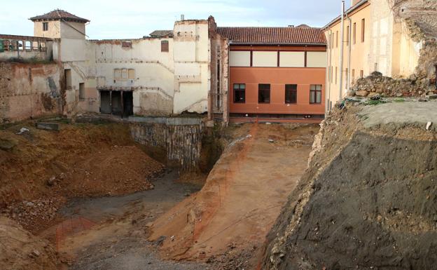 El PP augura meses de retraso en el Cervantes y un sobrecoste de hasta el 50%