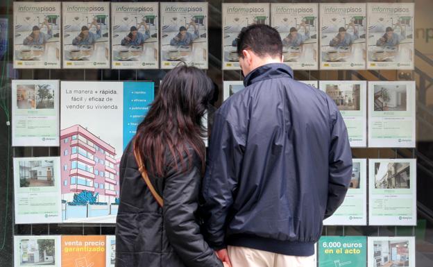 Solo uno de cada diez jóvenes logra emanciparse antes de los 30 en Castilla y León