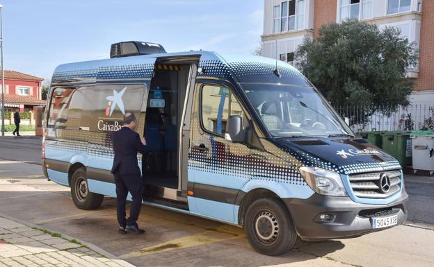 CaixaBank atiende en 338 municipios en riesgo de exclusión financiera en Castilla y León