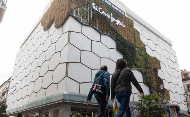 El cierre hoy de El Corte Inglés de Constitución liquida 50 años de grandes almacenes en el centro