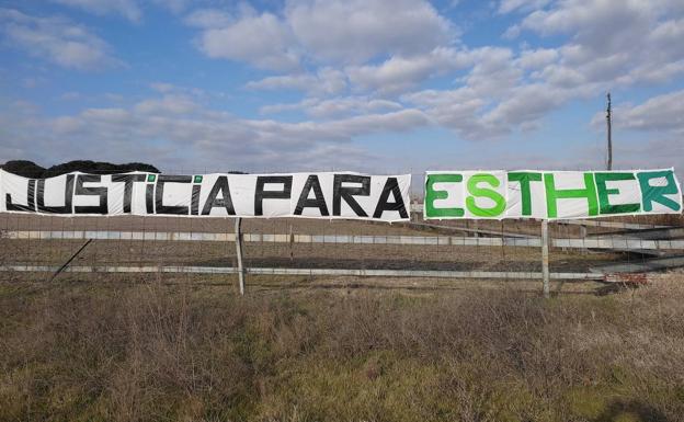 La enorme pancarta que pide justicia para Esther López