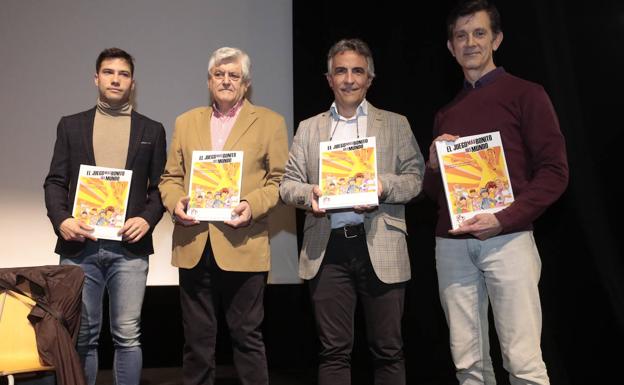 El cómic 'El juego más bonito del mundo' adapta el reglamento del fútbol para niños