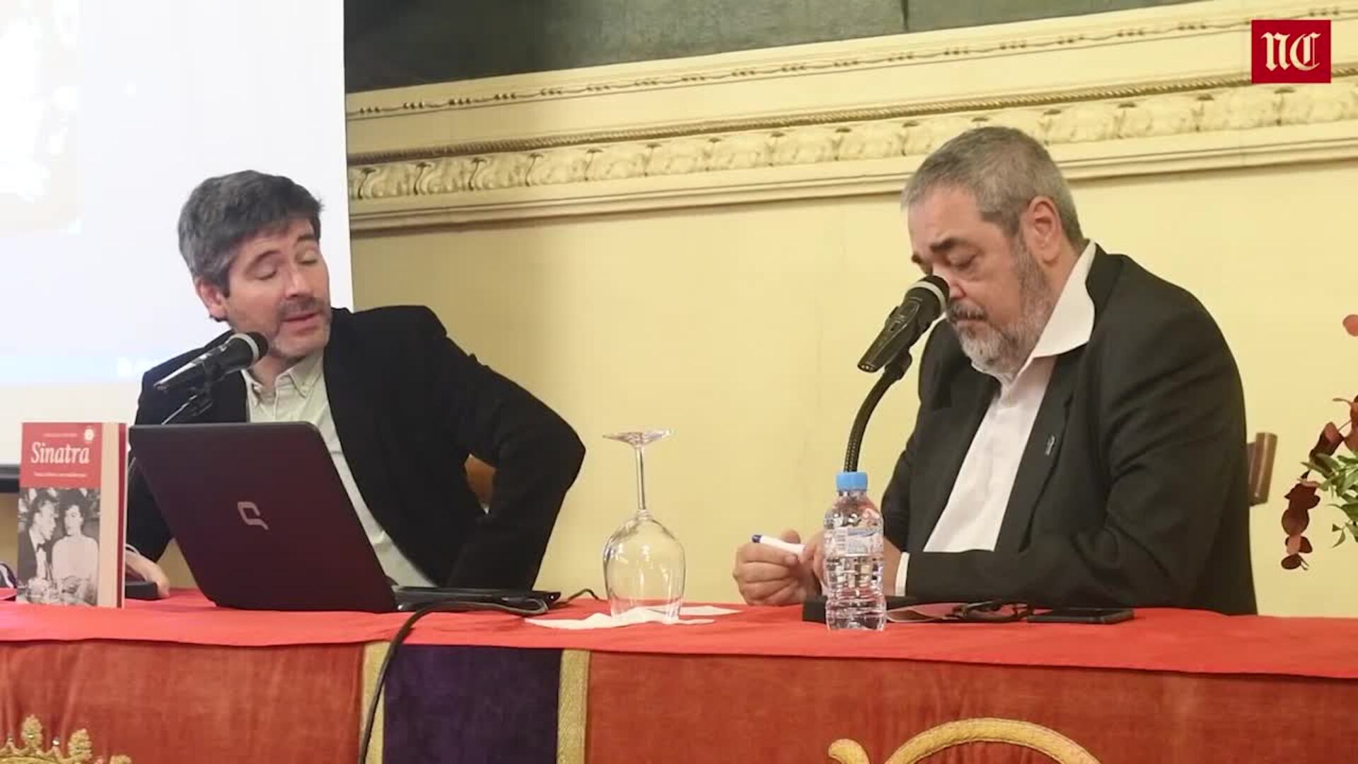 El Aula de Cultura de El Norte completo con el escritor Francisco Reyero