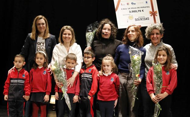 Solrisas recibe la aportación solidaria del CRA La Villa de Peñafiel