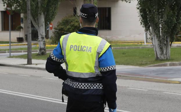 Investigan a una mujer en Palencia que mandó a su hijo enterrar un perro