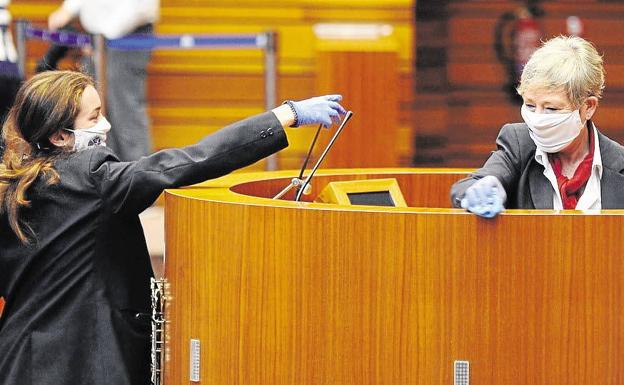 Casi mil opositores para cinco plazas de ujier en las Cortes de Castilla y León