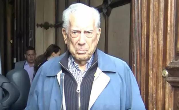 Mario Vargas Llosa viaja a Perú para acudir a una celebración a la que también acudirá Patricia Llosa