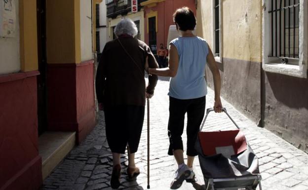 «Las empleadas de hogar cuidan cada vez más a dependientes, un trabajo de mayor responsabilidad»