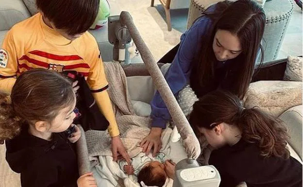 Andrés Iniesta comparte en Instagram una foto de sus cinco hijos juntos