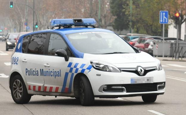 Detenida por agredir en un bar a su pareja, también arrestado por llevar un cuchillo
