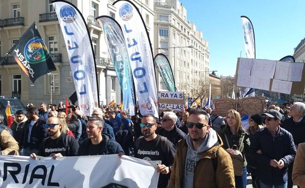 Un centenar de policías y guardias civiles de Castilla y León protestan en Madrid por la 'ley mordaza'