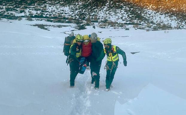 Rescatada una esquiadora herida cuando descendía un pico en León