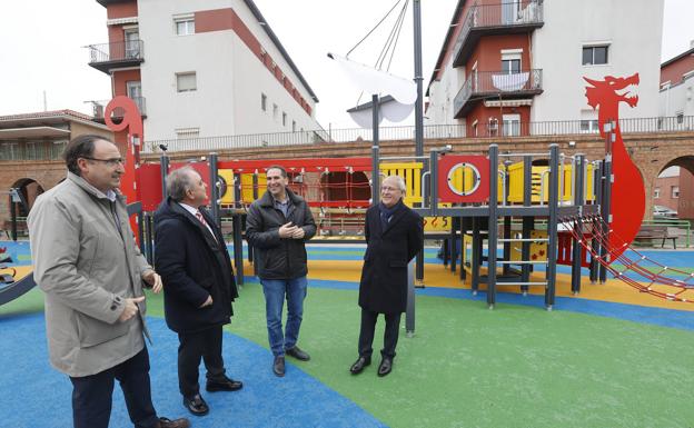 El Ayuntamiento completa con la plaza del Carmen el plan de renovación de parques infantiles