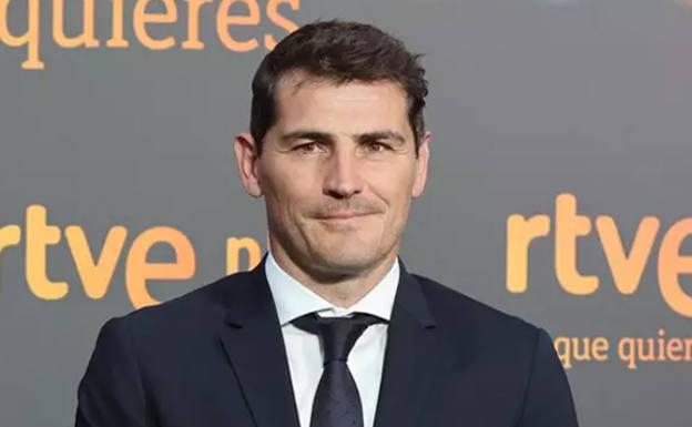 Iker Casillas pillado con una misteriosa mujer en tono cariñoso