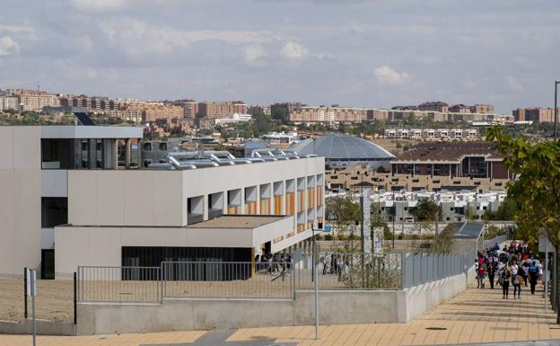 Arroyo reclama a la Junta la implantación de Bachillerato en su instituto