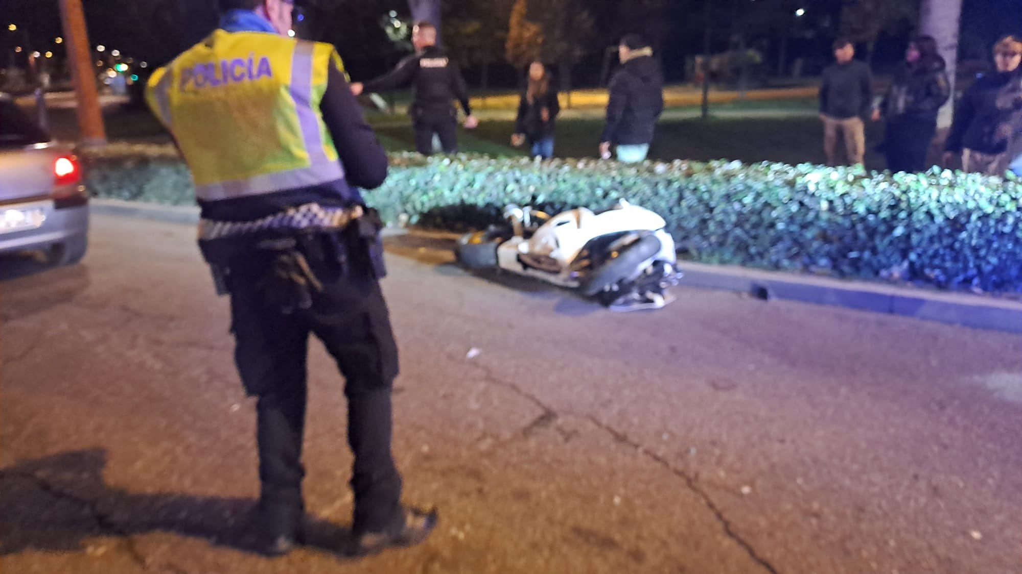 Se salta un control a 171 kilómetros por hora, choca y huye a pie