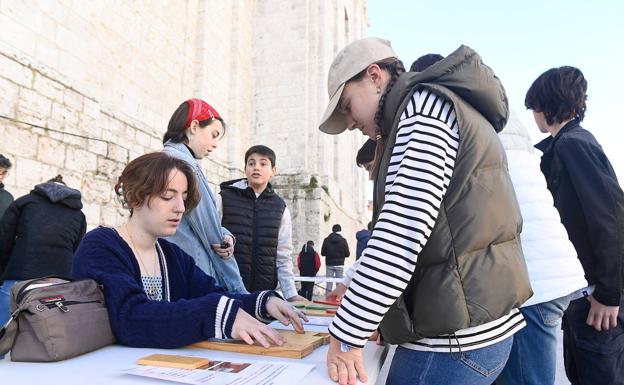 Alumnos convertidos en profesores callejeros por un día